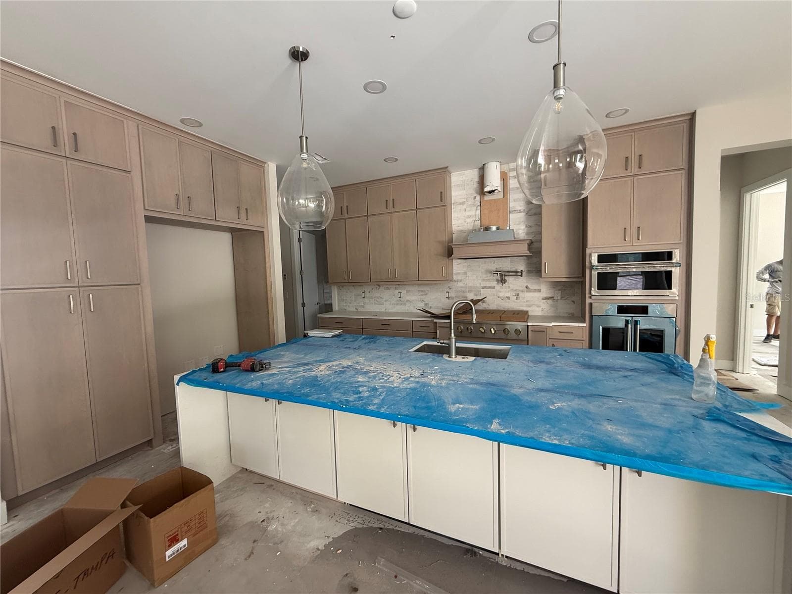 Single Family Residence at 4506 W MELROSE AVE, TAMPA, photo 2 of 3