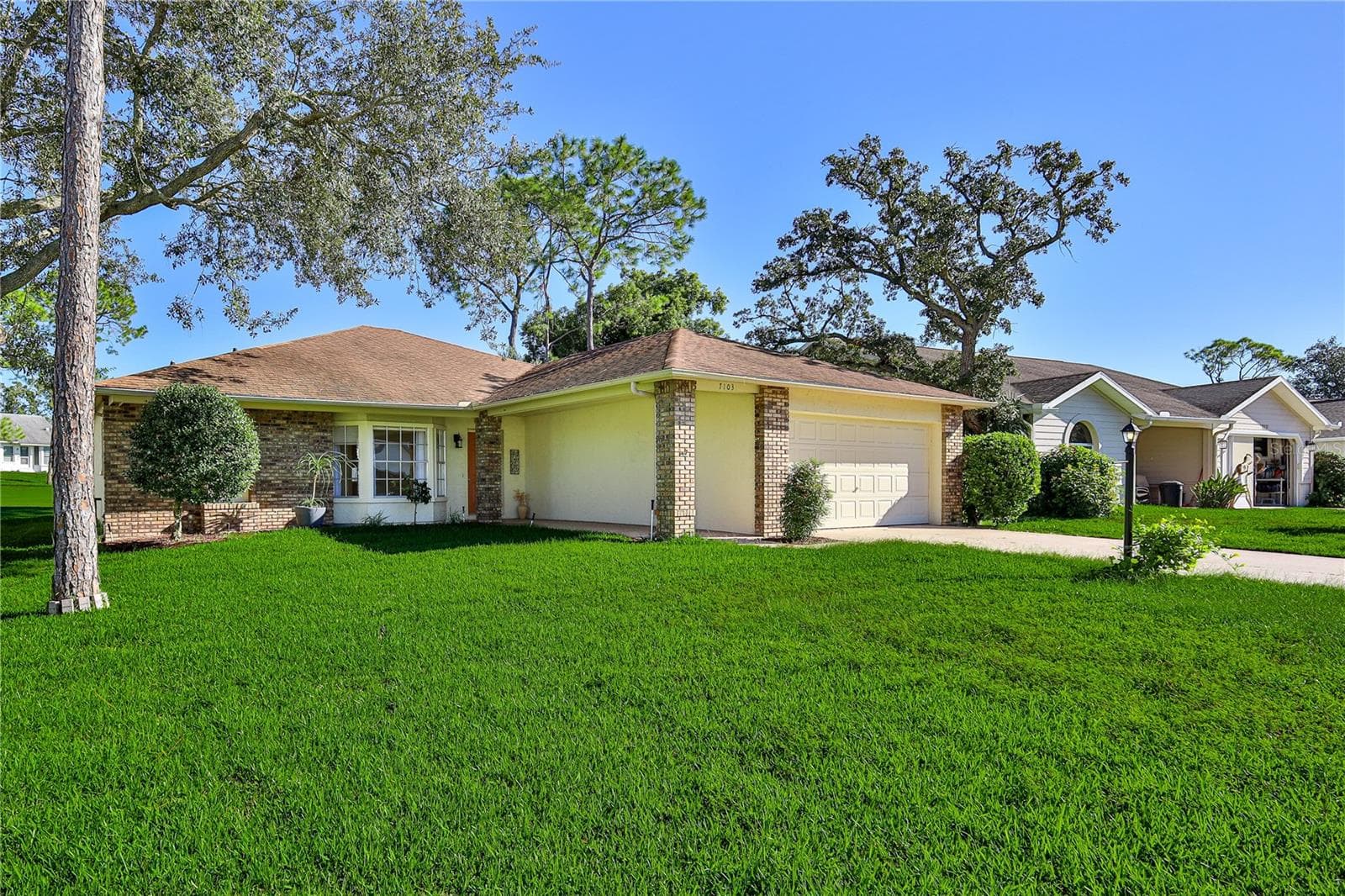 Single Family Residence at 7103 CROWN OAKS DR, SPRING HILL, photo 4 of 75