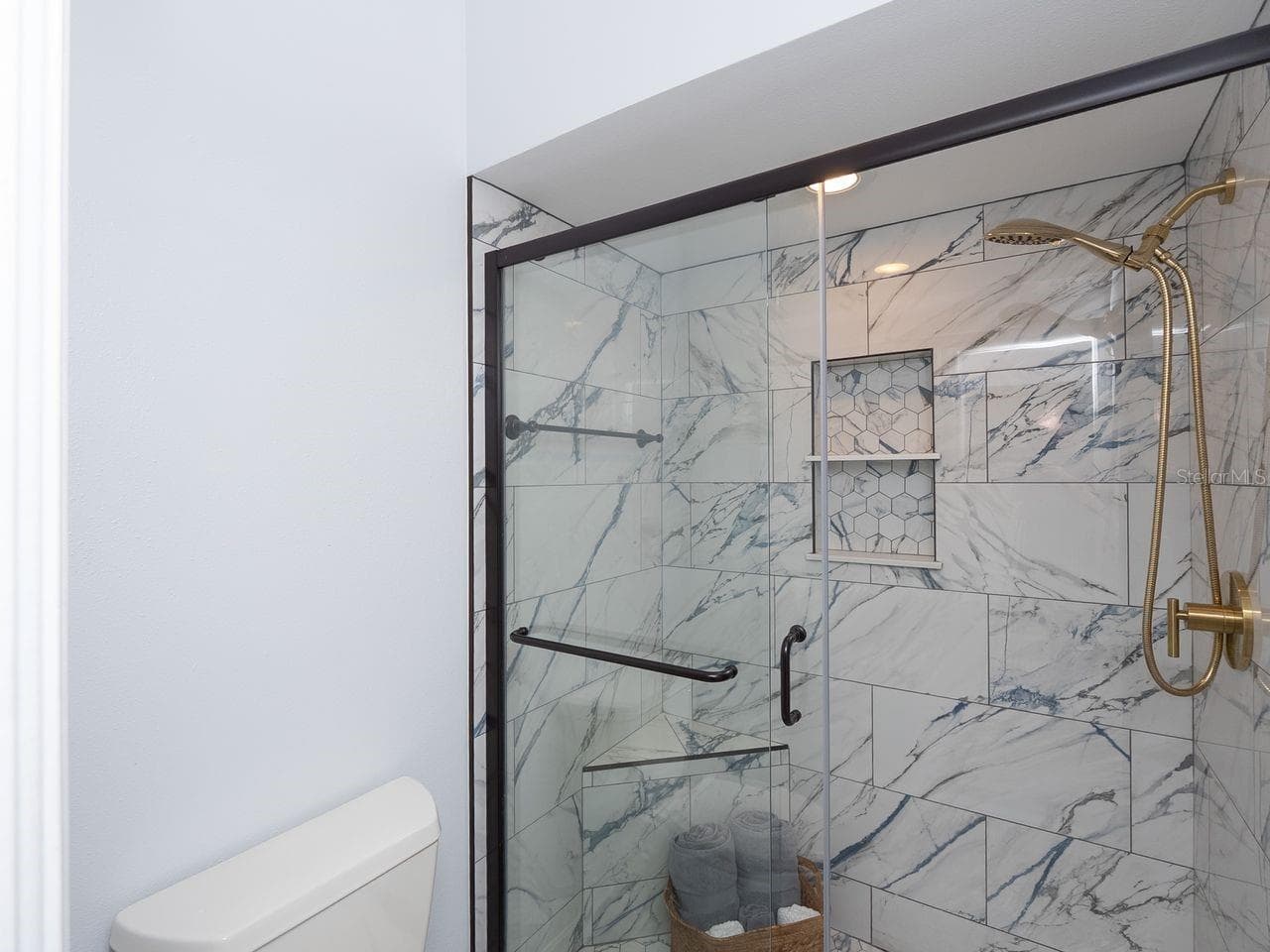 primary shower - 71 CAYMAN ISLES BLVD, ENGLEWOOD