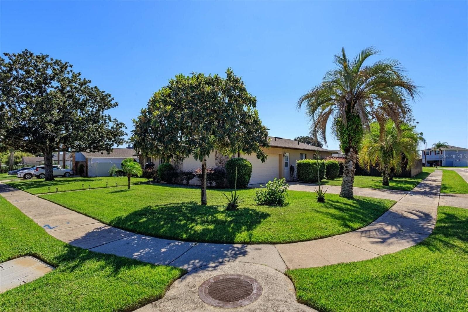.30 acre corner lot with new landscaping - 1931 ASTER DR, WINTER PARK