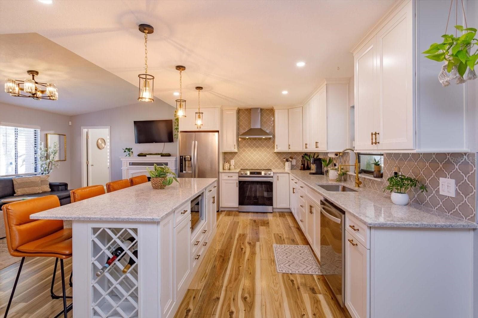 Great custom features like the wine rack and built in microwave - 1931 ASTER DR, WINTER PARK
