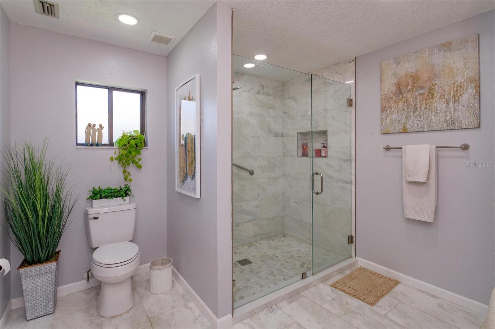 Seamless glass shower enclosure - 1931 ASTER DR, WINTER PARK