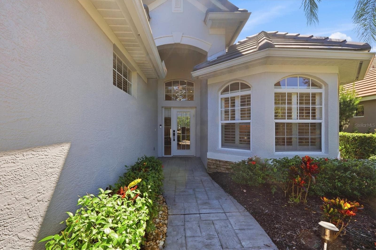 Single Family Residence at 6514 OAKLAND HILLS DR, LAKEWOOD RANCH, photo 3 of 55