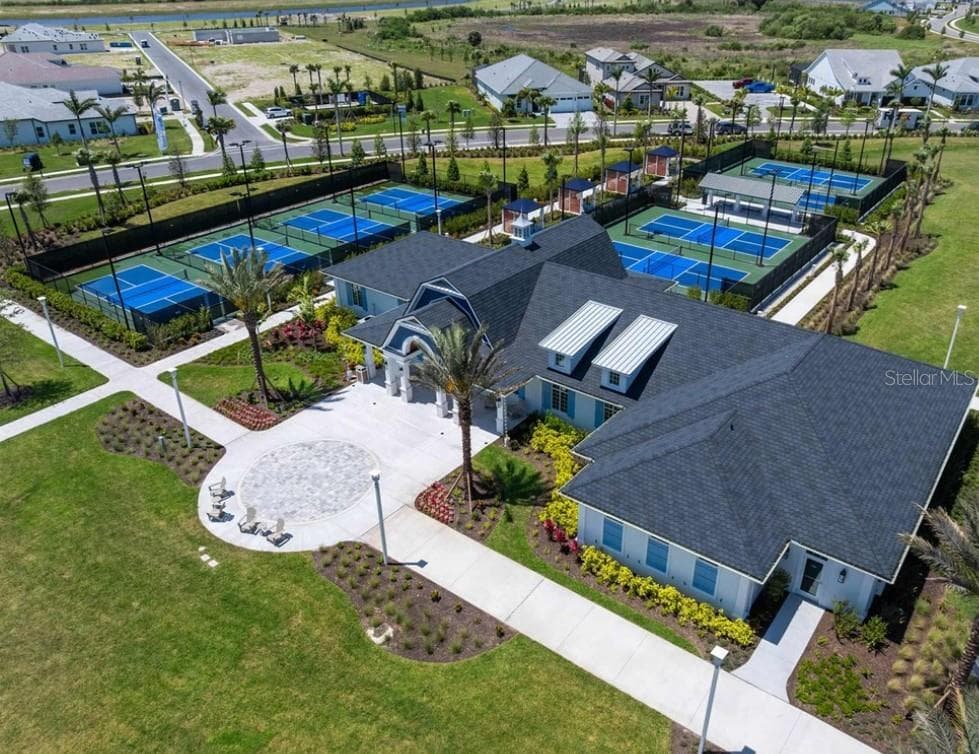 Community Amenities - 18050 FOXTAIL LOOP, VENICE