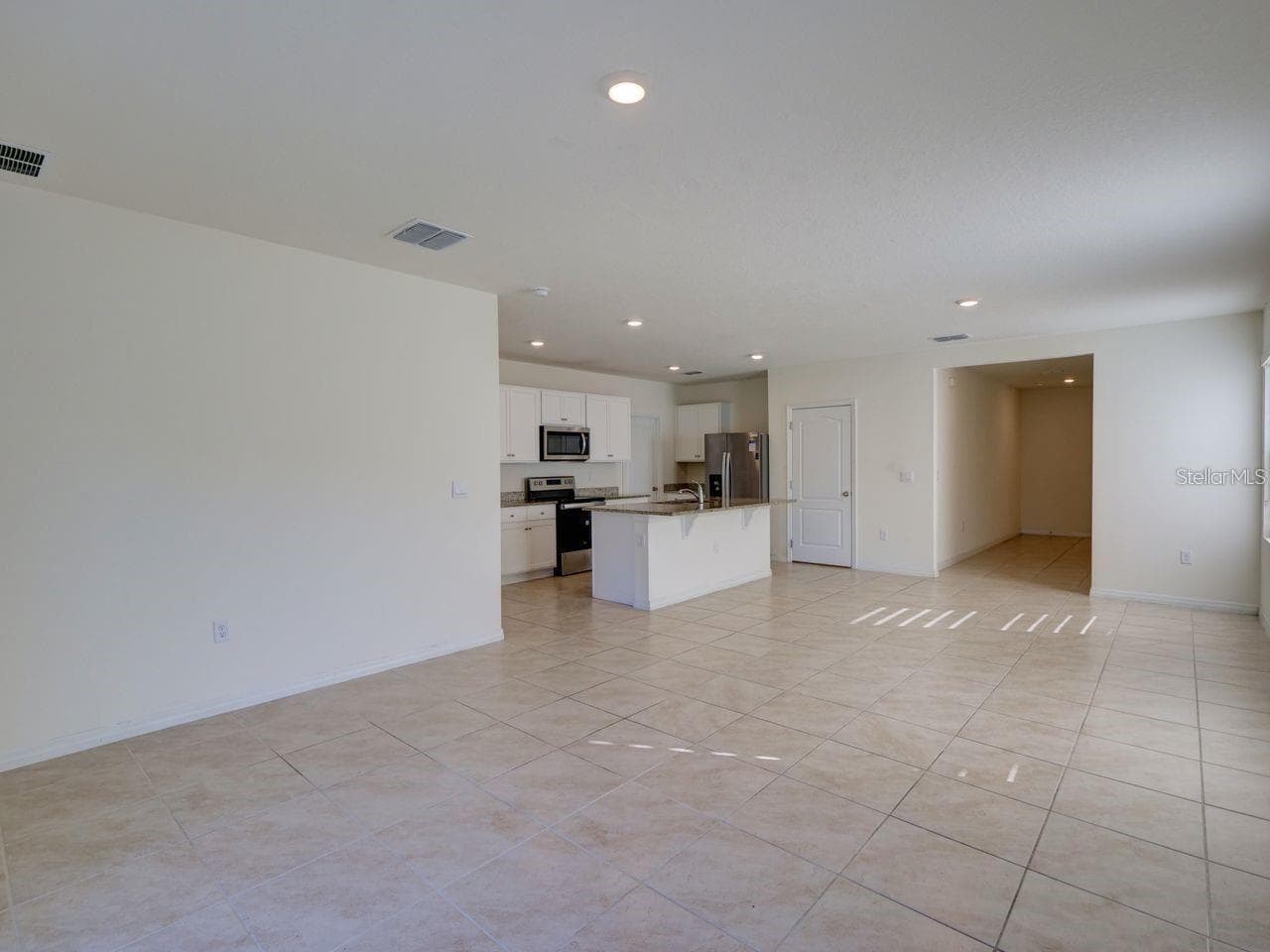 Single Family Residence at 2501 RIBBON FALL AVE, DAVENPORT, photo 6 of 36