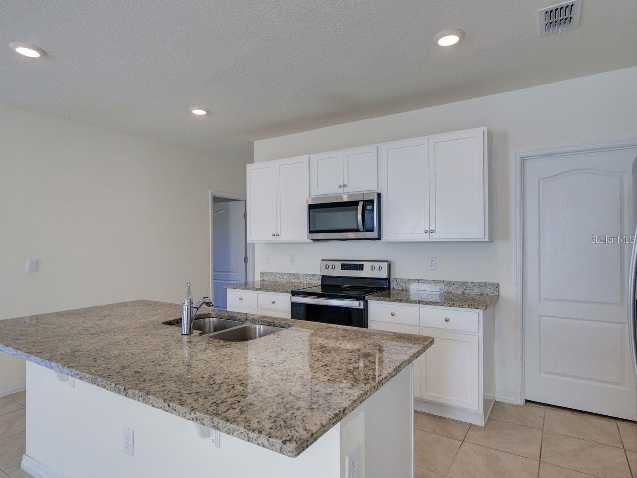 Single Family Residence at 2501 RIBBON FALL AVE, DAVENPORT, photo 10 of 36