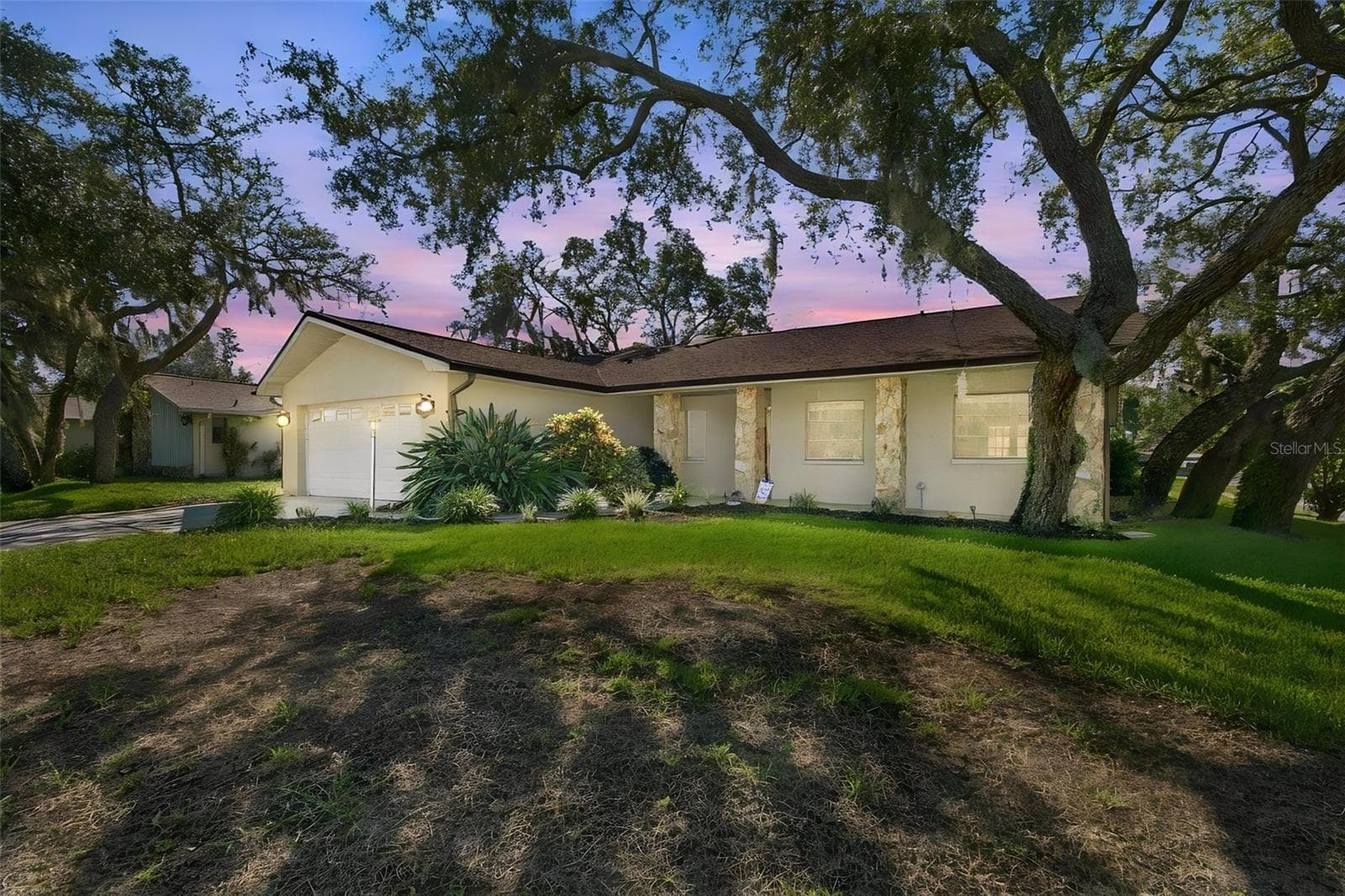 874 PINEWOOD TER W