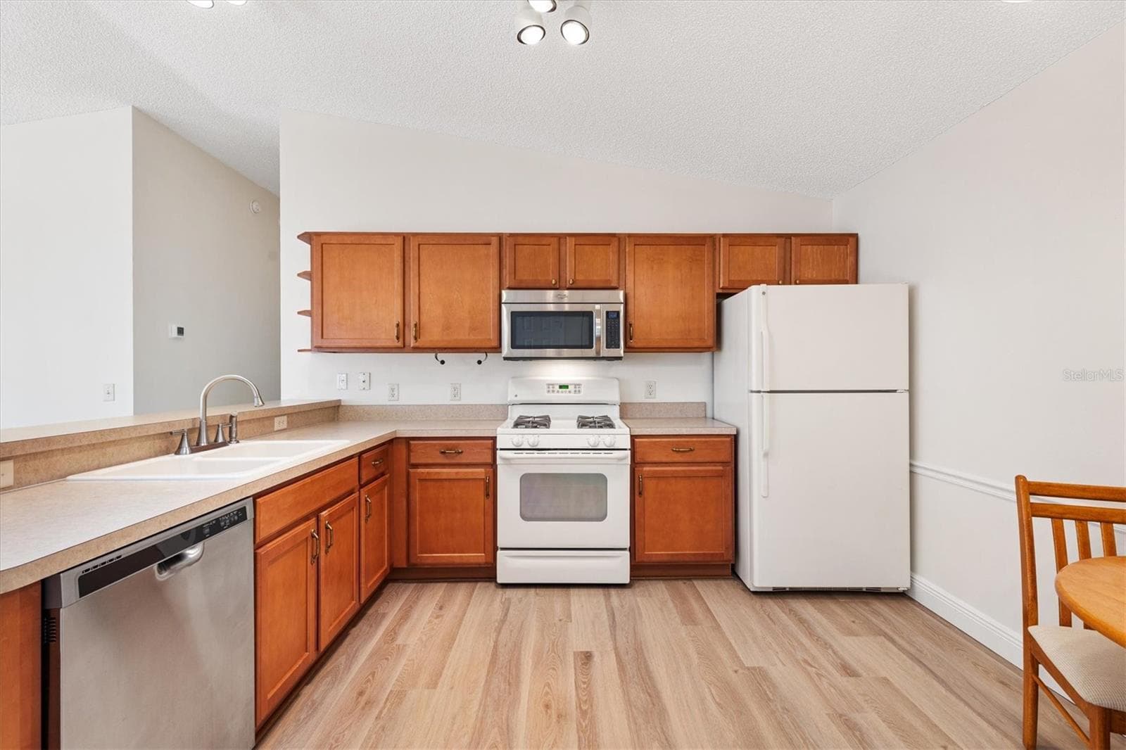 Maple Cabinets - 2300 RILEY RD, THE VILLAGES