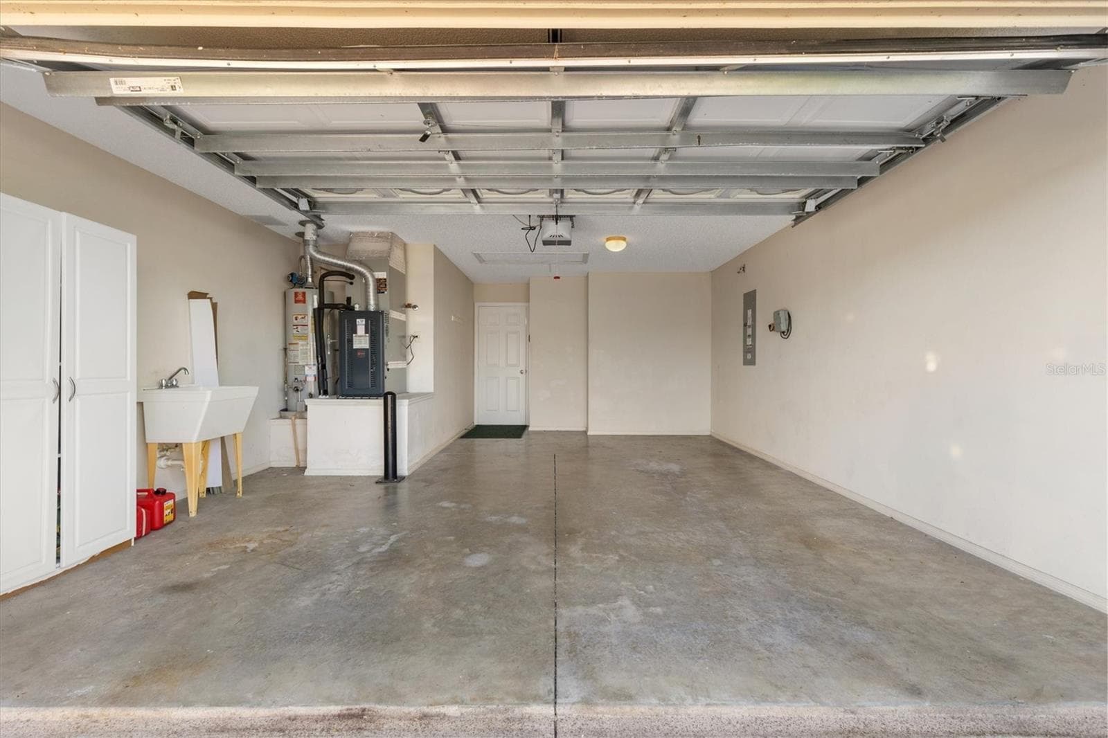 Room for your golf cart - 2300 RILEY RD, THE VILLAGES