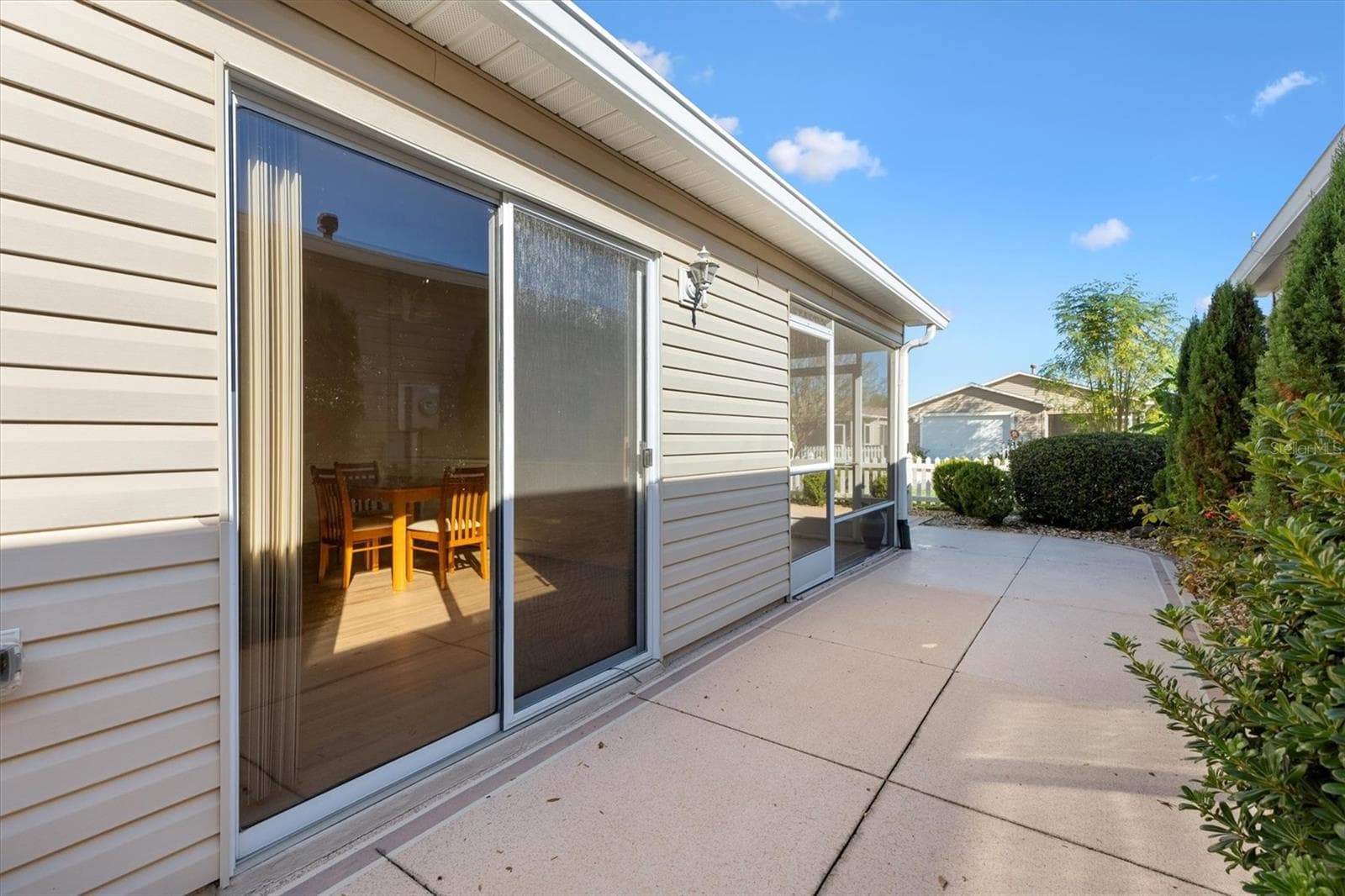 Painted Concrete side patio - 2300 RILEY RD, THE VILLAGES