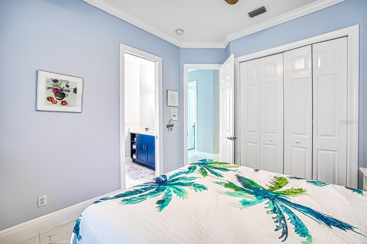 Guest bedroom with Jack and Jill bathroom - 8625 SOUTHWIND BAY CIR, FORT MYERS