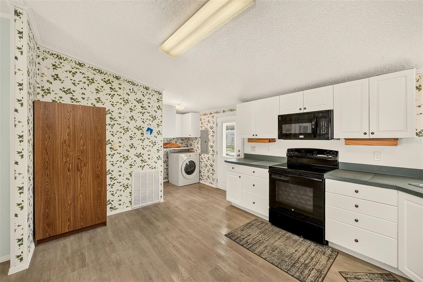 Manufactured Home at 980 7TH ST NW #43, LARGO, photo 11 of 47