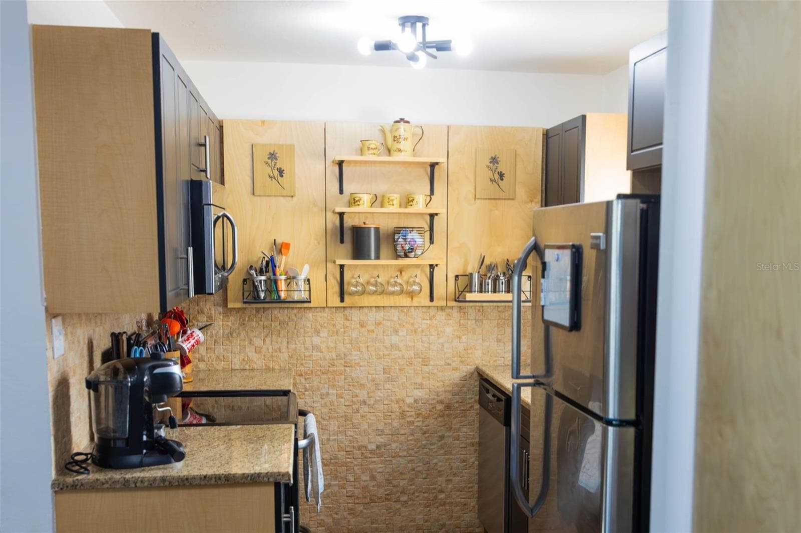 Single Family Residence at 2028 BRIDGEMAN DR, WEST PALM BEACH, photo 3 of 21