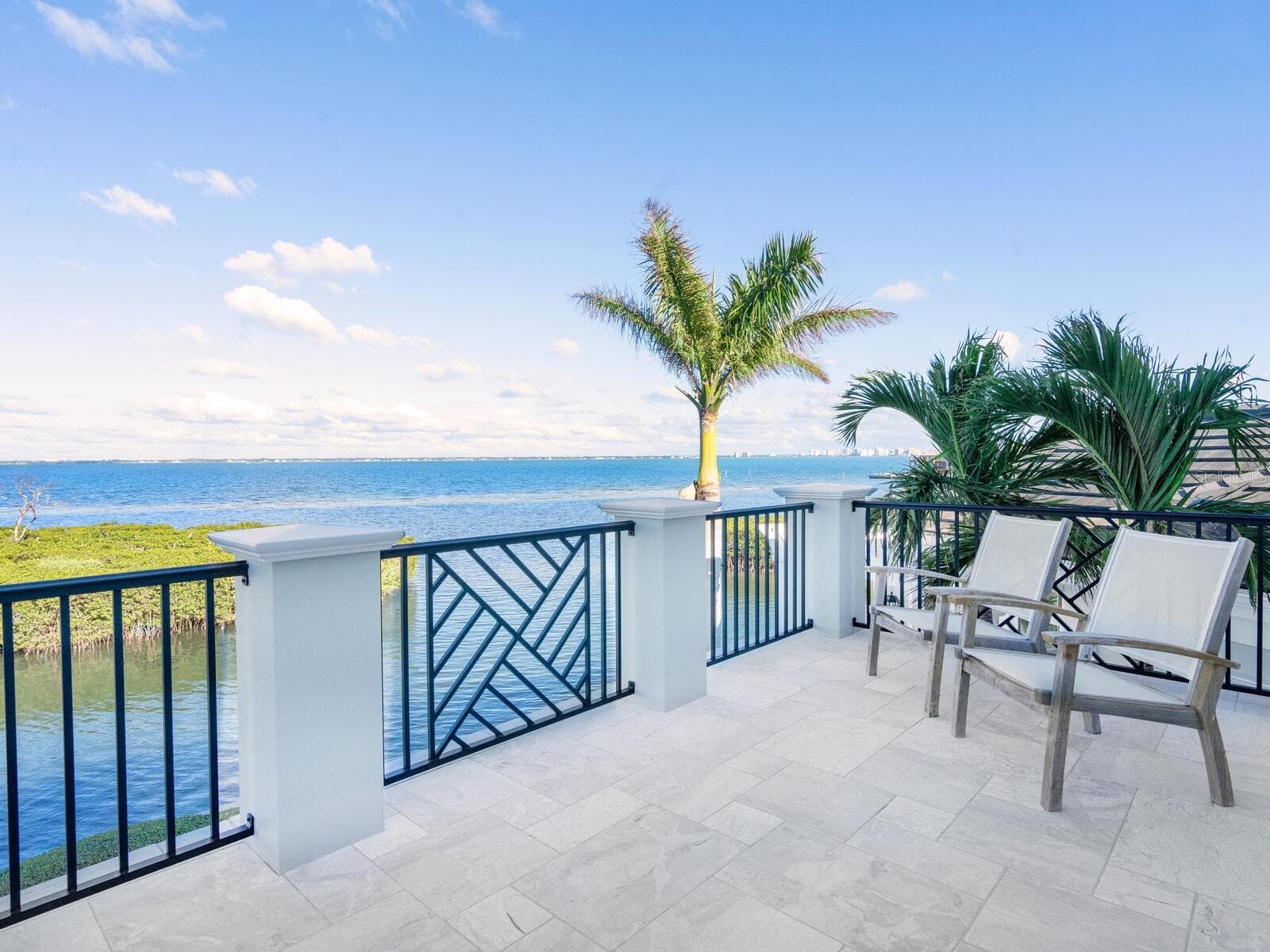 Single Family Residence at 560 HARBOR POINT RD, LONGBOAT KEY, photo 39 of 71