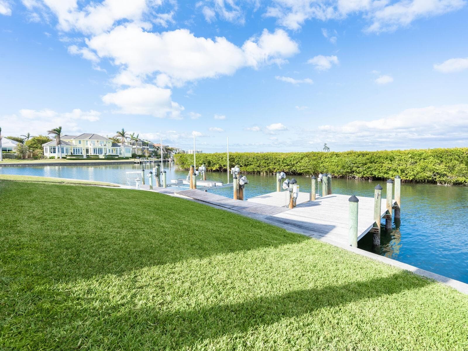 Single Family Residence at 560 HARBOR POINT RD, LONGBOAT KEY, photo 51 of 71