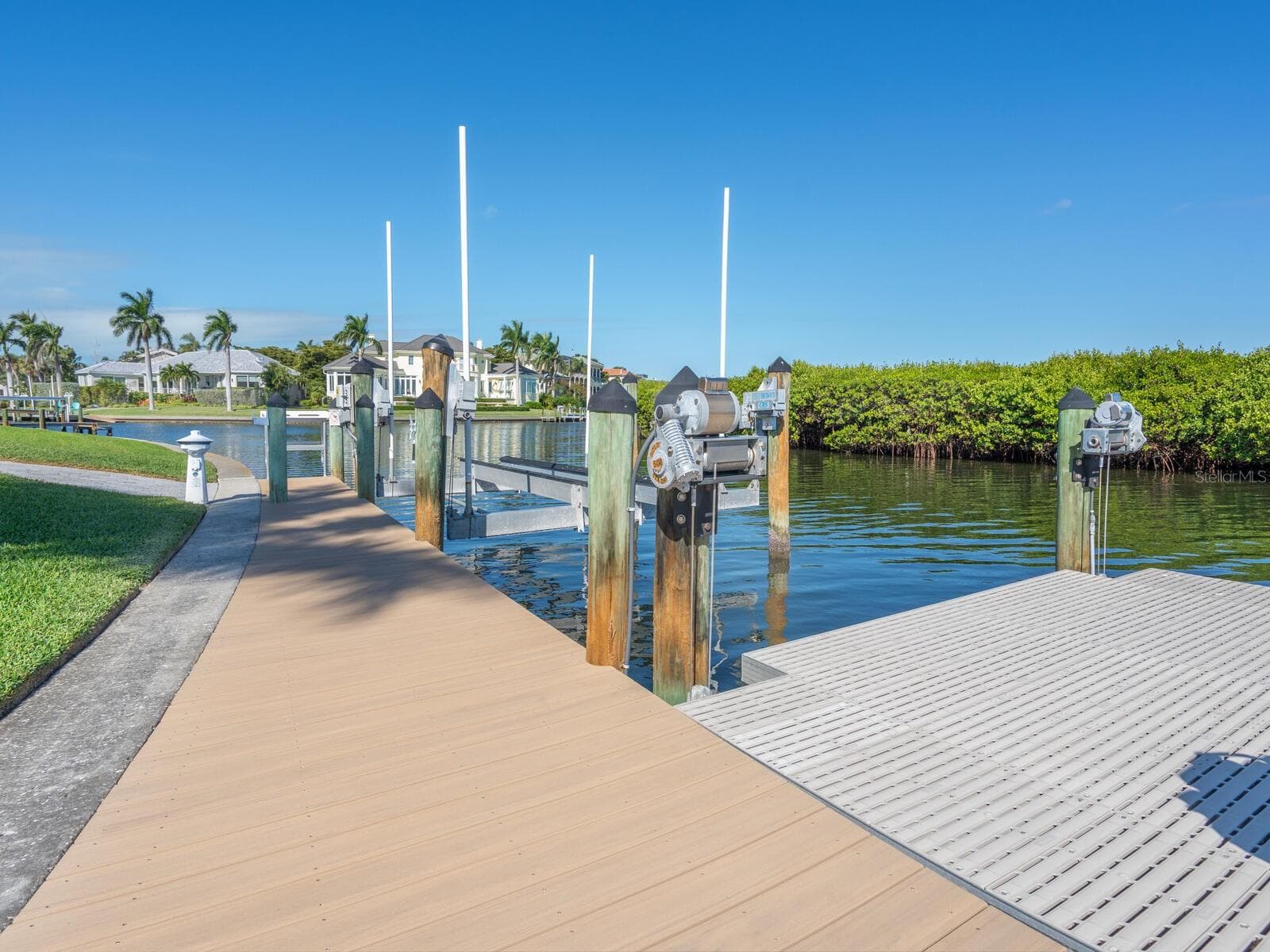 Single Family Residence at 560 HARBOR POINT RD, LONGBOAT KEY, photo 53 of 71