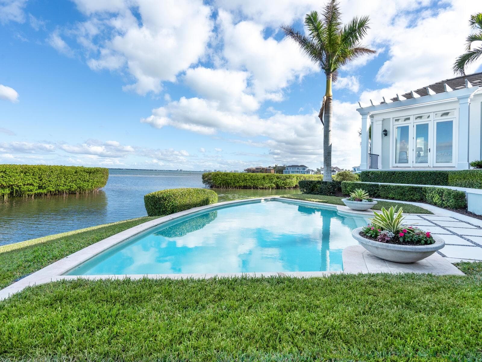 Single Family Residence at 560 HARBOR POINT RD, LONGBOAT KEY, photo 54 of 71