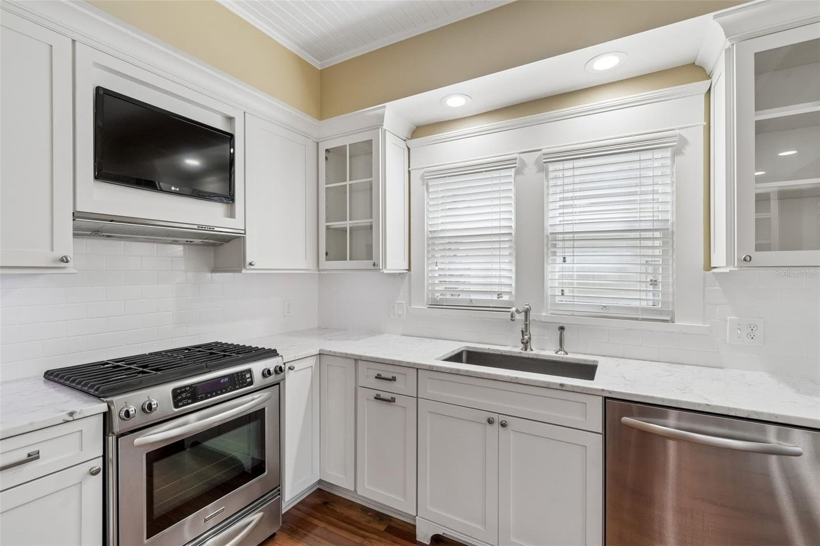 Single Family Residence at 1505 S HOWARD AVE, TAMPA, photo 17 of 51