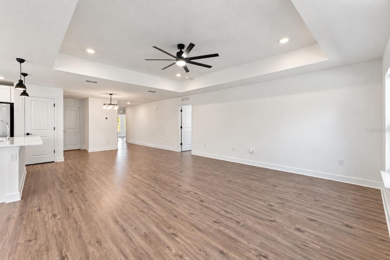 Living room/combo dining room - 11041 SPOONBILL RD, WEEKI WACHEE