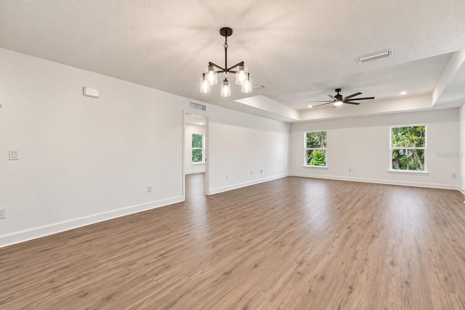 Living room/combo dining room - 11041 SPOONBILL RD, WEEKI WACHEE