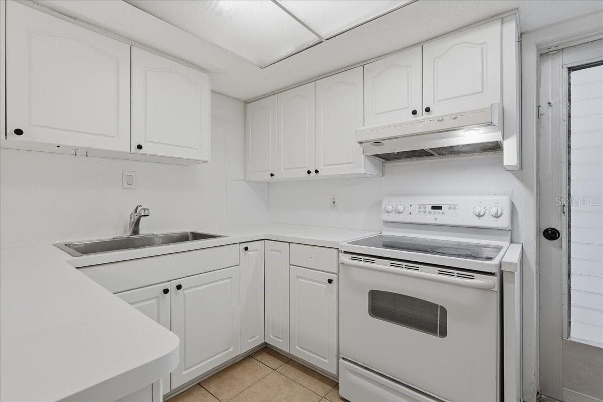 Single Family Residence at 12404 COBBLE STONE DR, HUDSON, photo 14 of 48