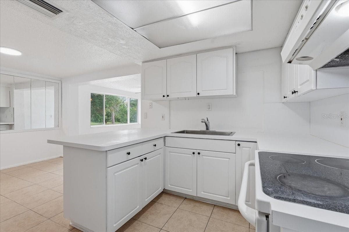 Single Family Residence at 12404 COBBLE STONE DR, HUDSON, photo 15 of 48