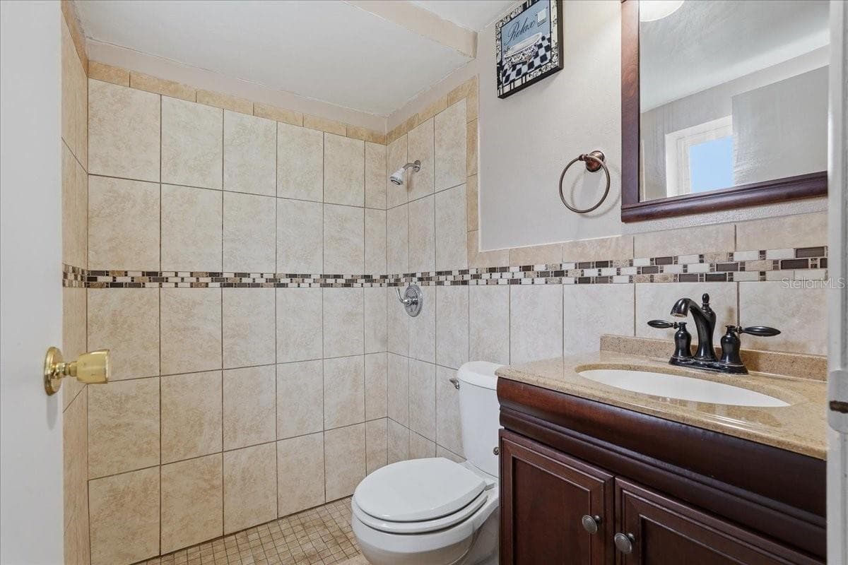 Single Family Residence at 12404 COBBLE STONE DR, HUDSON, photo 27 of 48