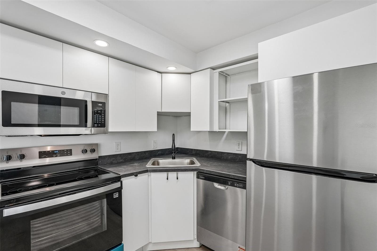 New appliances - 21280 BRINSON AVE #113, PORT CHARLOTTE