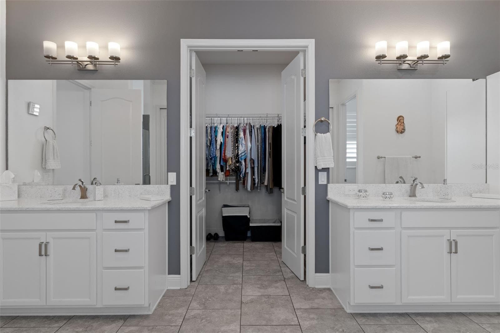 primary bathroom large walk in closet - 224 S PALADINN CIR, INVERNESS