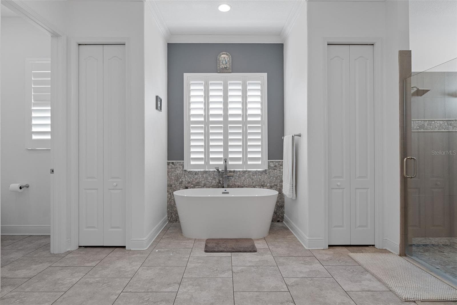 primary bathroom soaking tub - 224 S PALADINN CIR, INVERNESS