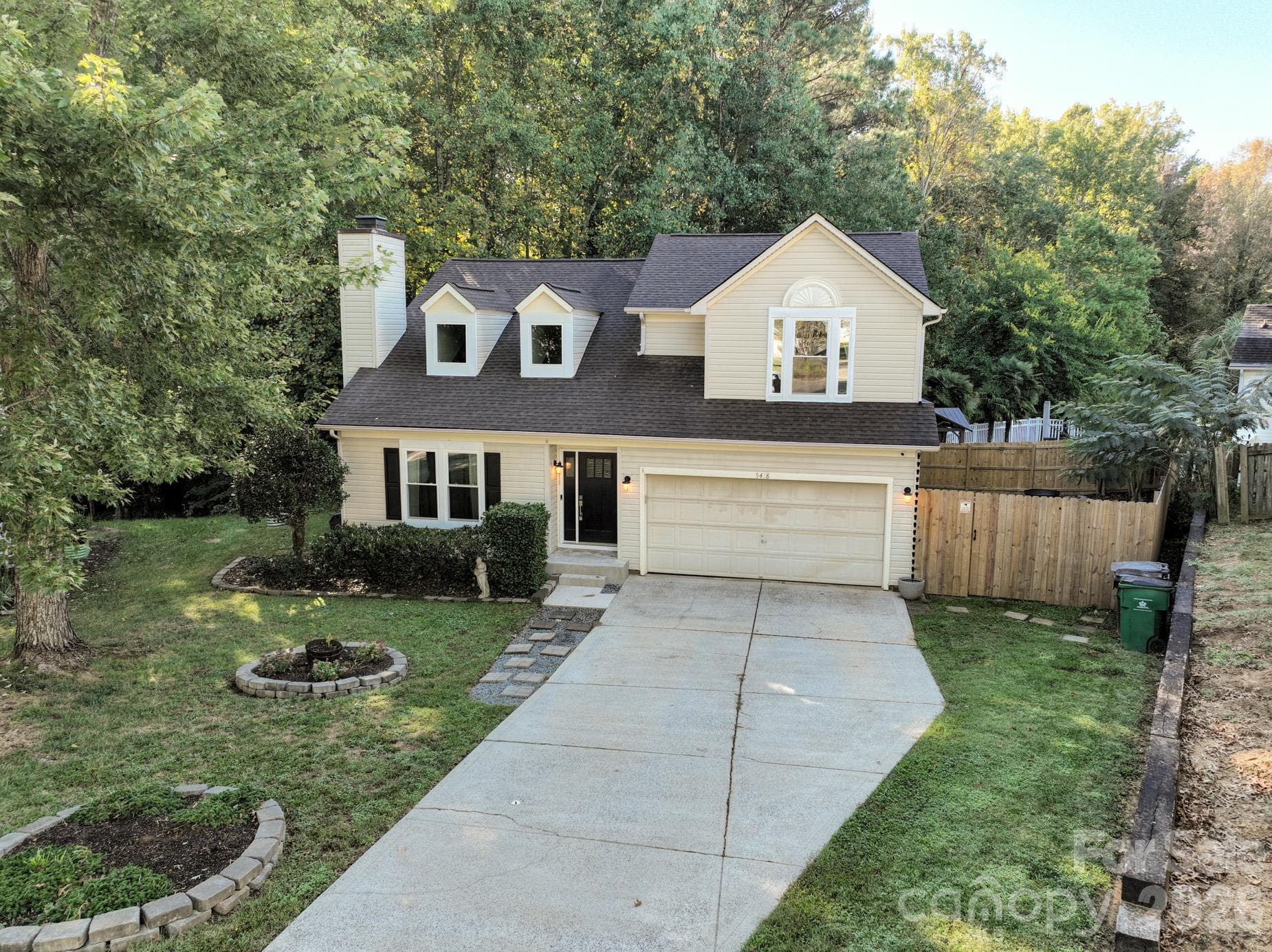 Single Family Residence at 5418 Groveton Court, Charlotte, photo 2 of 43