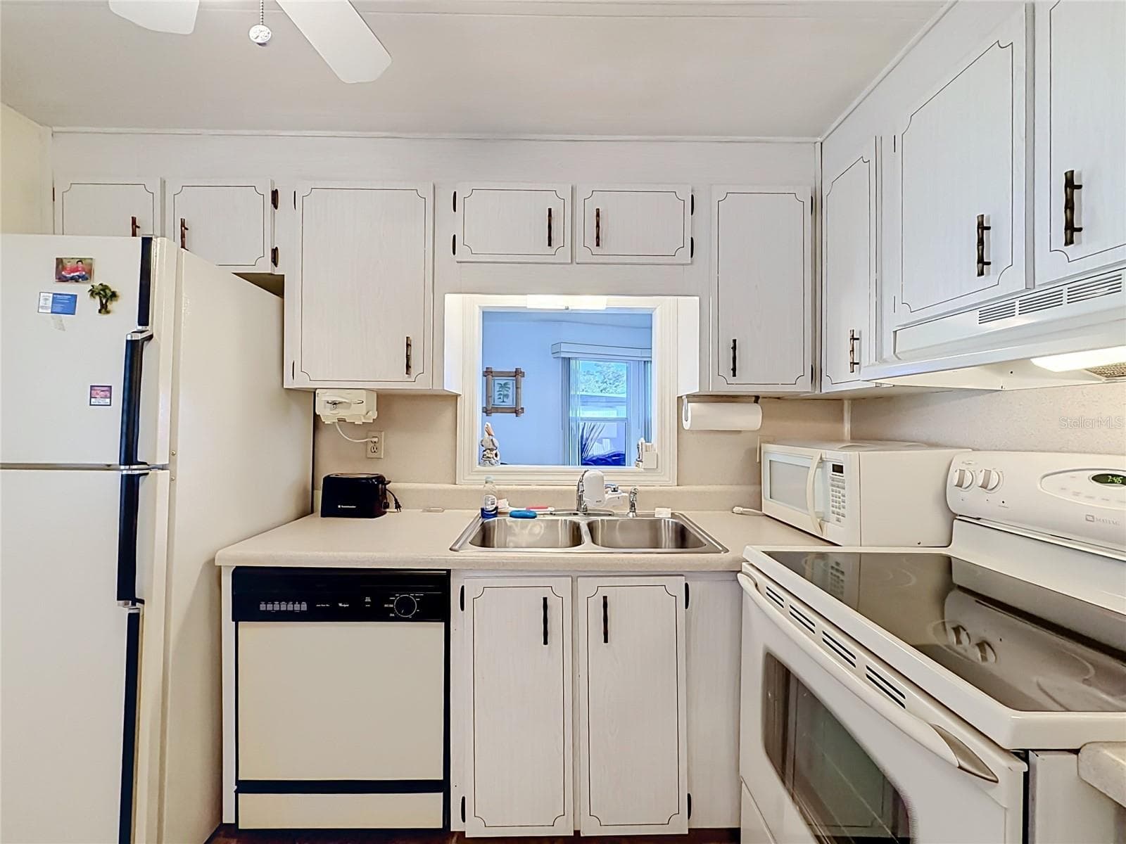 KITCHEN - 10494 GAZEBO DR #339, LARGO