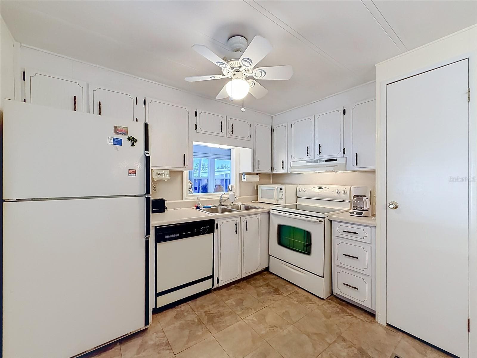 KITCHEN - 10494 GAZEBO DR #339, LARGO