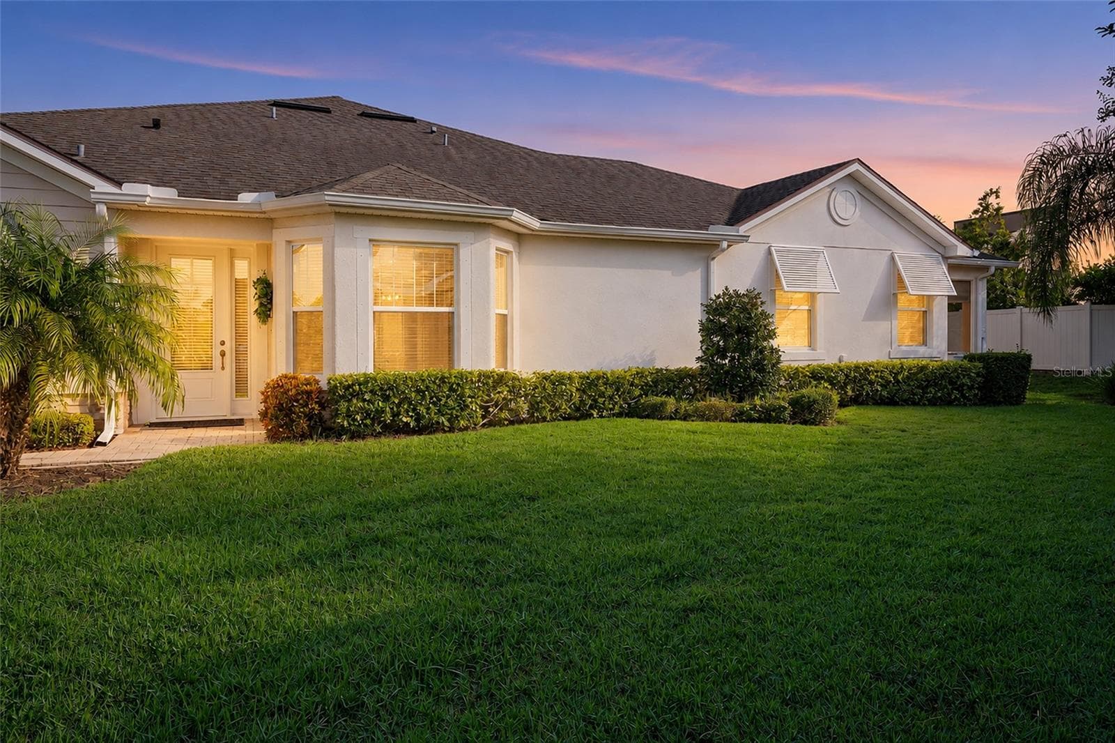 Attractive sense of arrival! - 5048 COURSE DR, SARASOTA