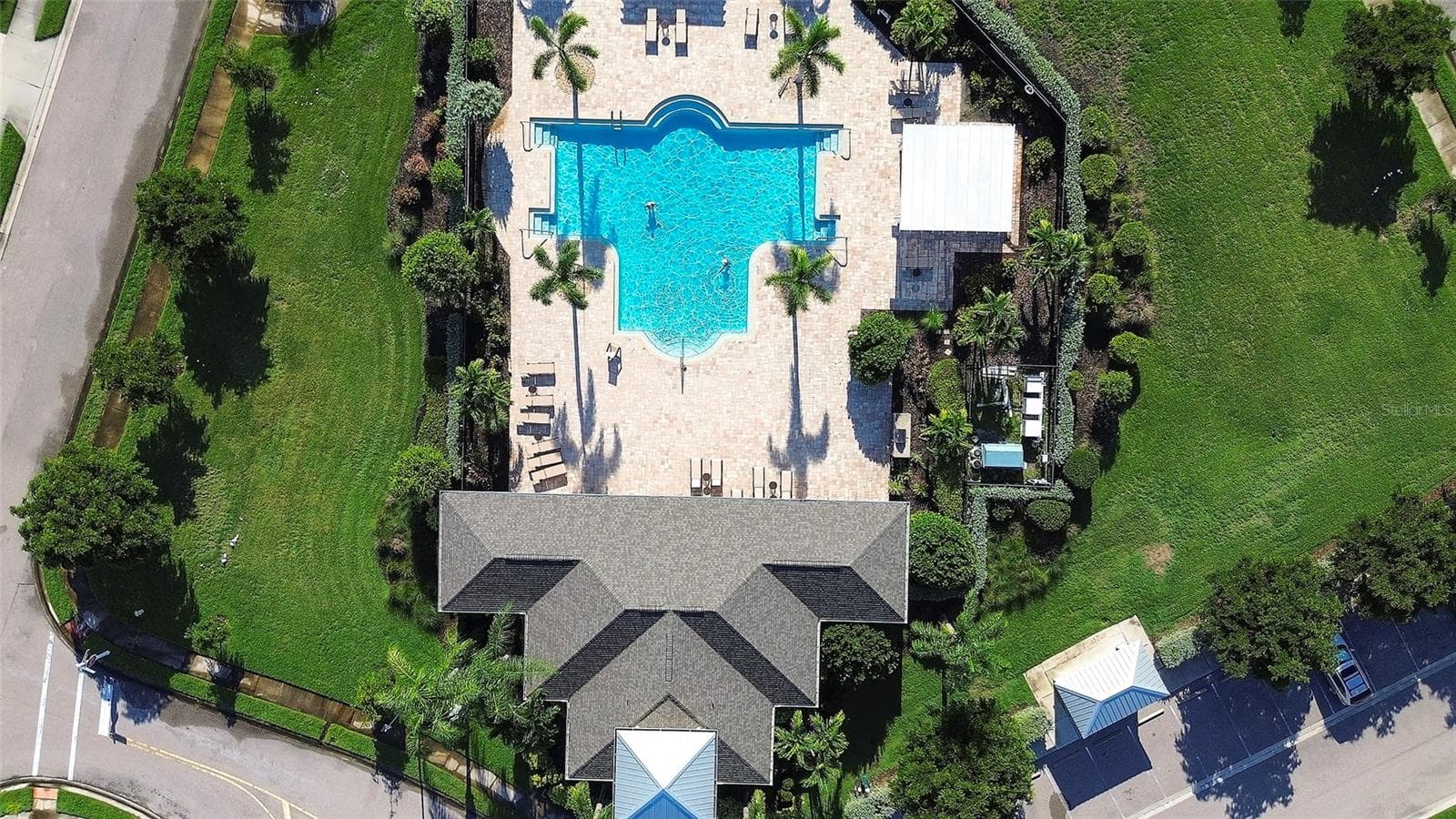 Community Center with heated resort style pool - 5048 COURSE DR, SARASOTA