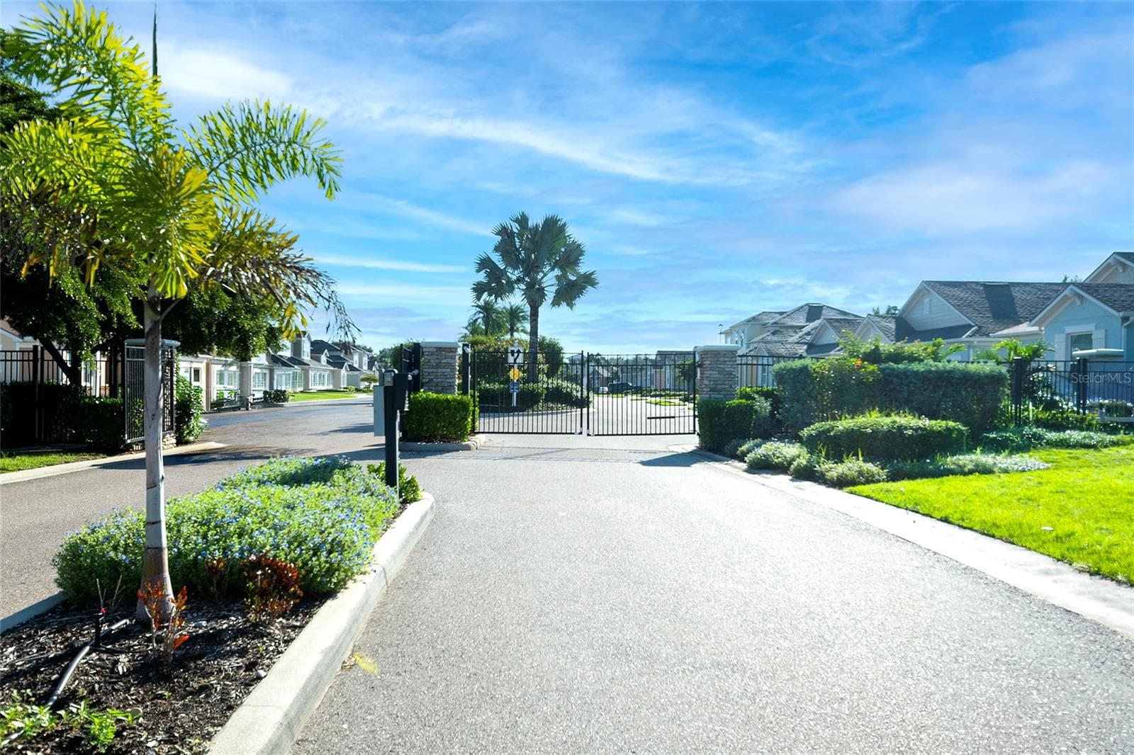 Gated entrance - 5048 COURSE DR, SARASOTA