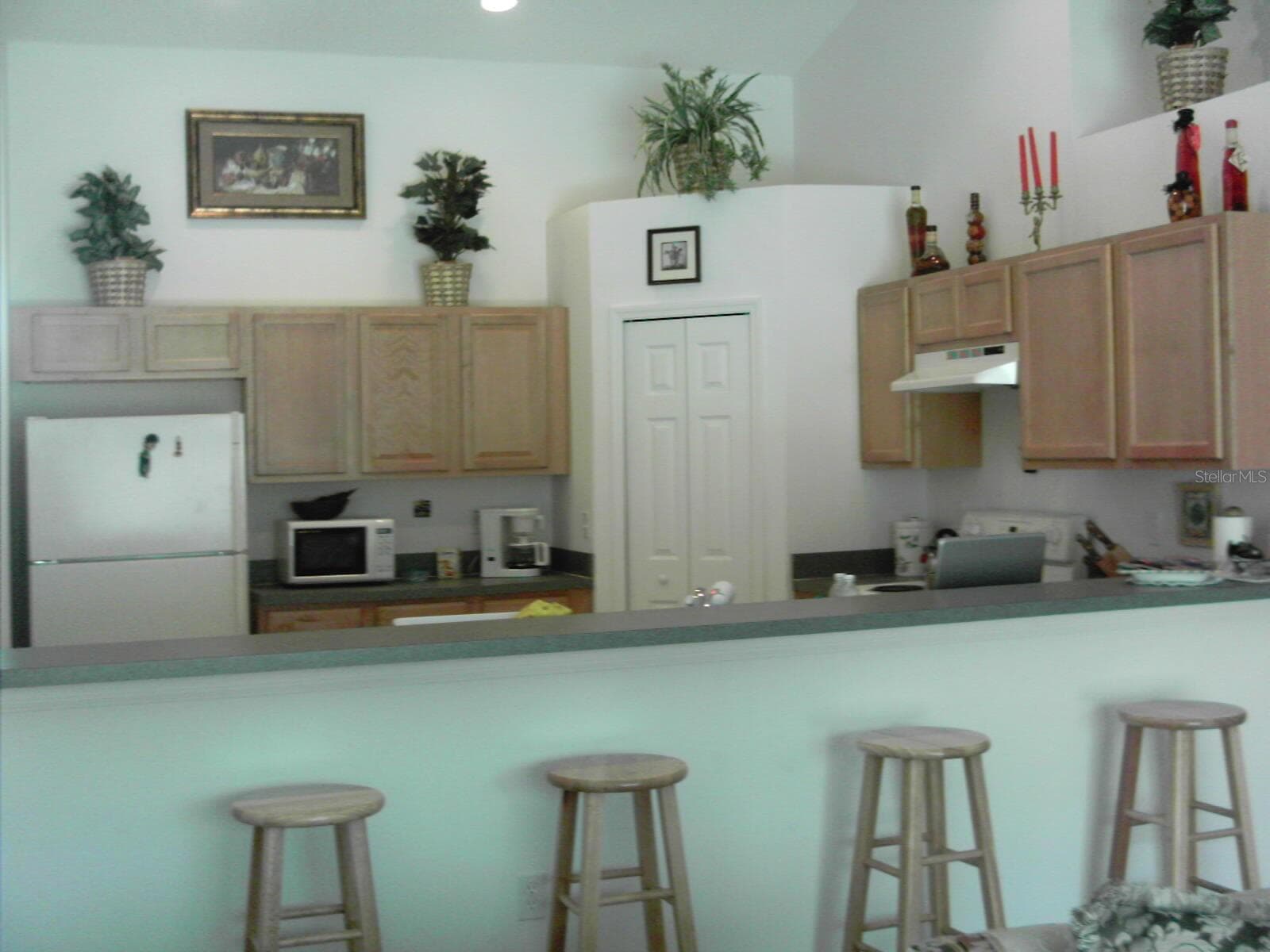 Single Family Residence at 229 CHURCHILL CT, KISSIMMEE, photo 2 of 12