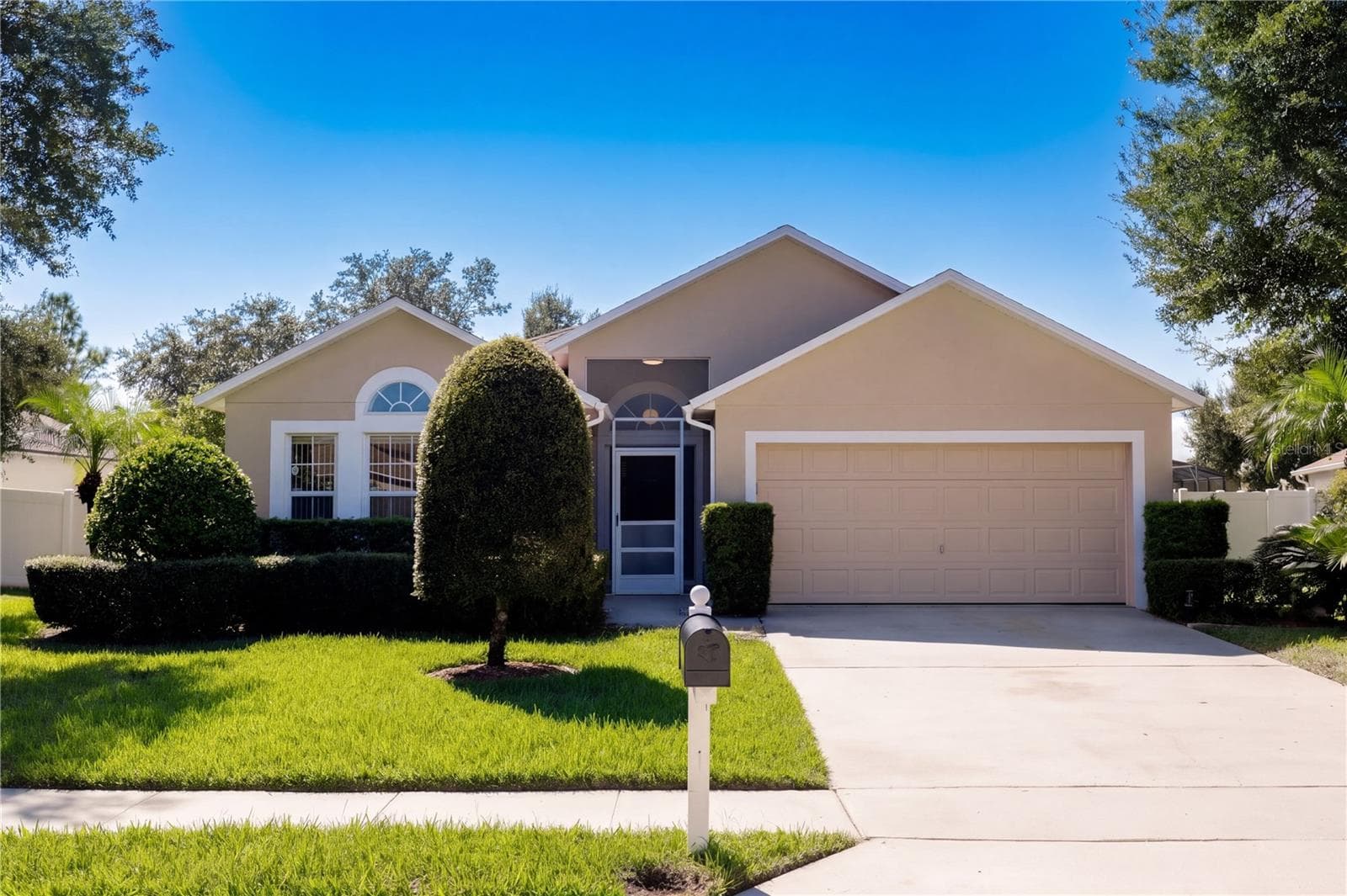 Single Family Residence at 359 VELVETEEN PL, CHULUOTA, photo 2 of 35