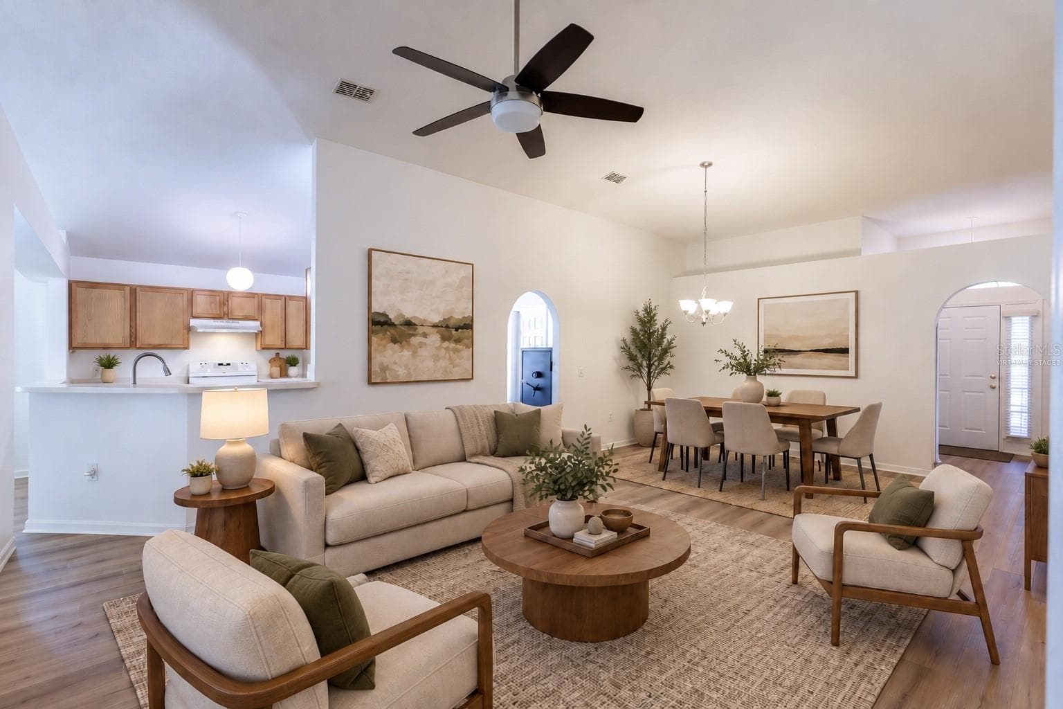 Virtually Staged - 359 VELVETEEN PL, CHULUOTA