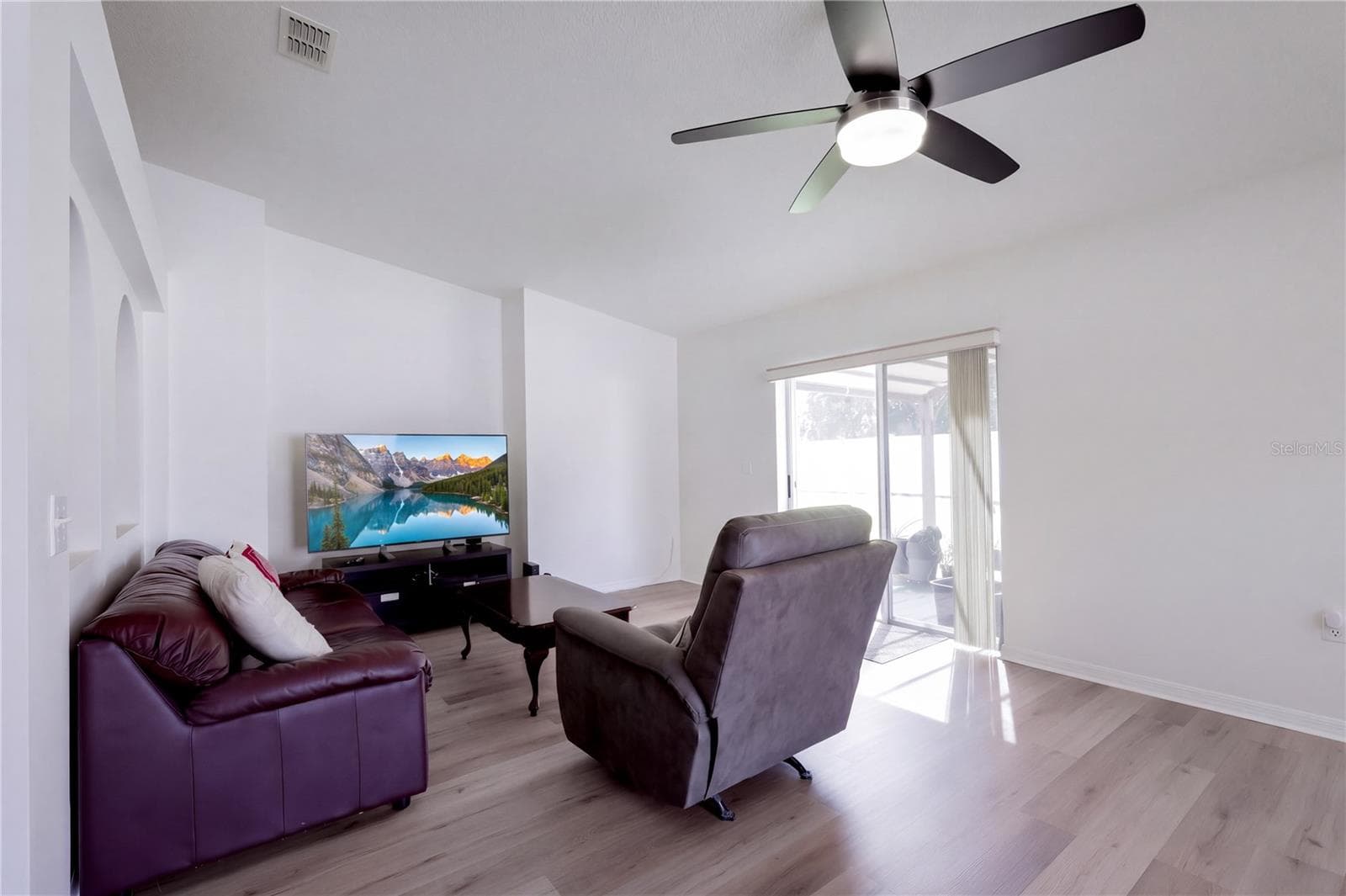 Single Family Residence at 359 VELVETEEN PL, CHULUOTA, photo 10 of 35