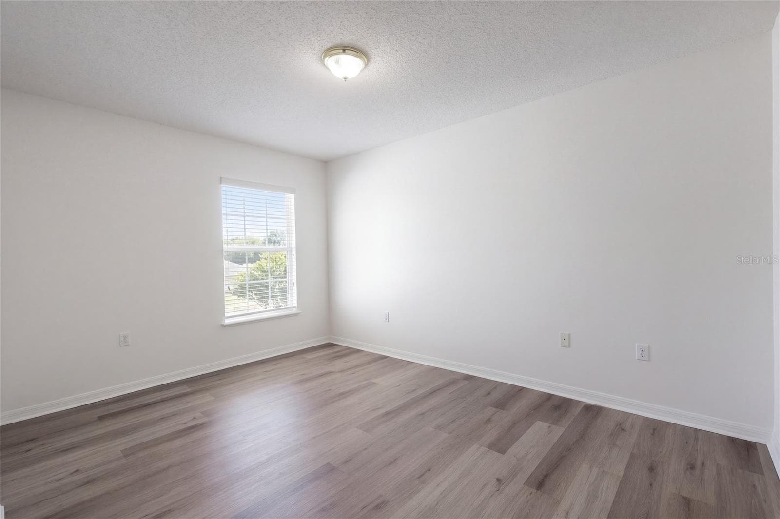 Single Family Residence at 359 VELVETEEN PL, CHULUOTA, photo 23 of 35