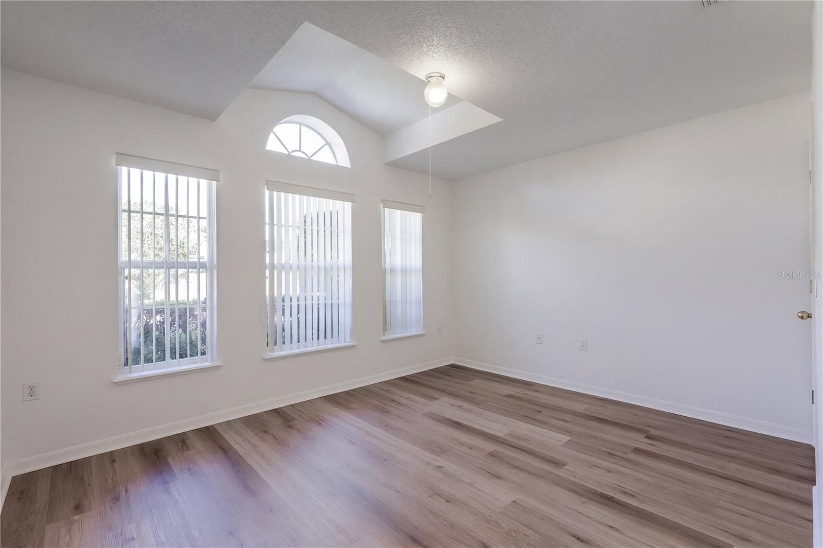 Single Family Residence at 359 VELVETEEN PL, CHULUOTA, photo 25 of 35