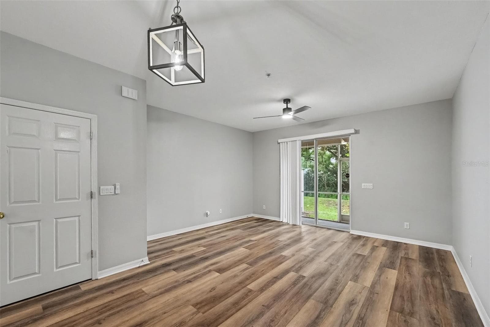New high end laminate flooring - 1125 GRANTHAM DR, SARASOTA
