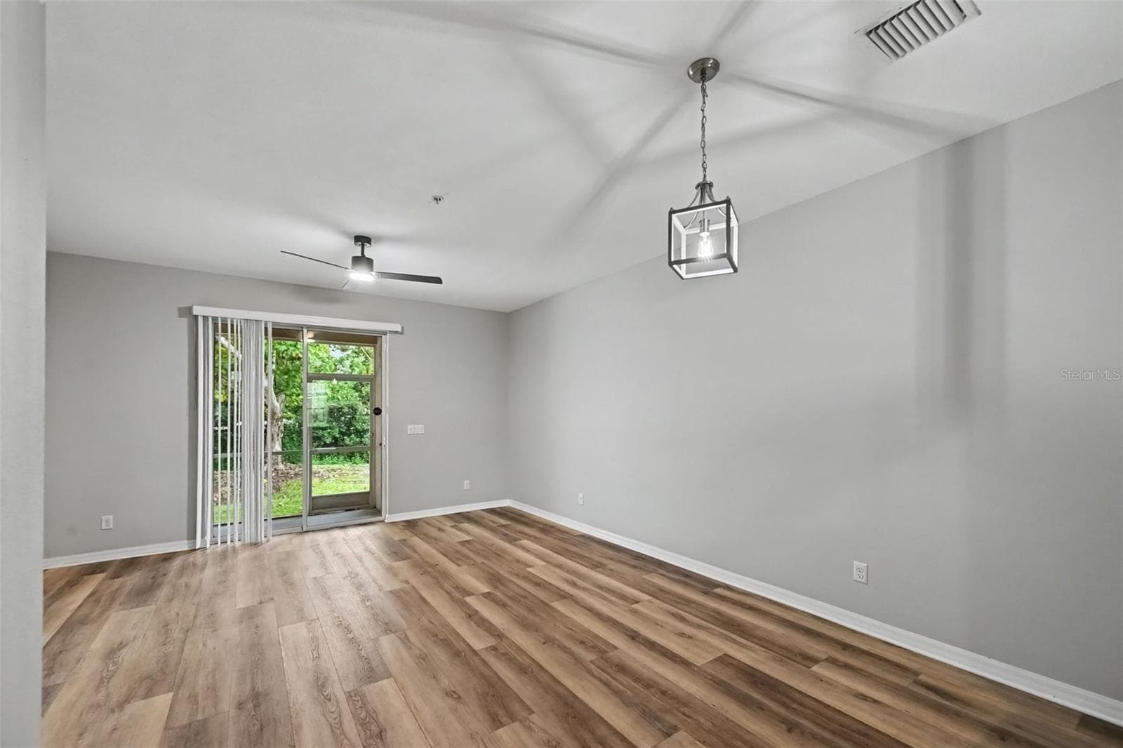 New high end laminate flooring - 1125 GRANTHAM DR, SARASOTA