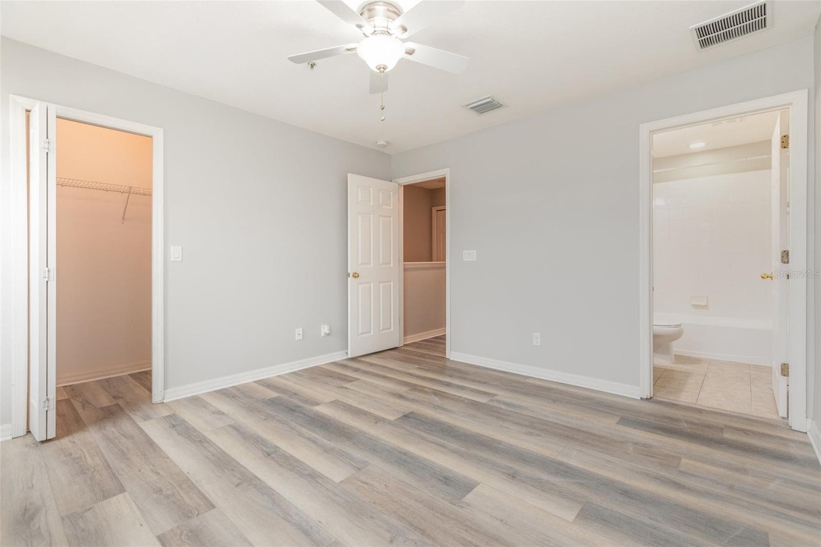 Bedroom With en suite & Walk in closet - 1125 GRANTHAM DR, SARASOTA