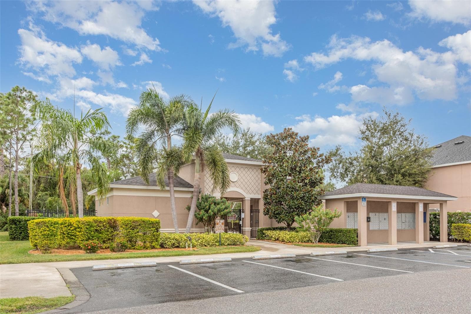Mailboxes & pool entrance - 1125 GRANTHAM DR, SARASOTA
