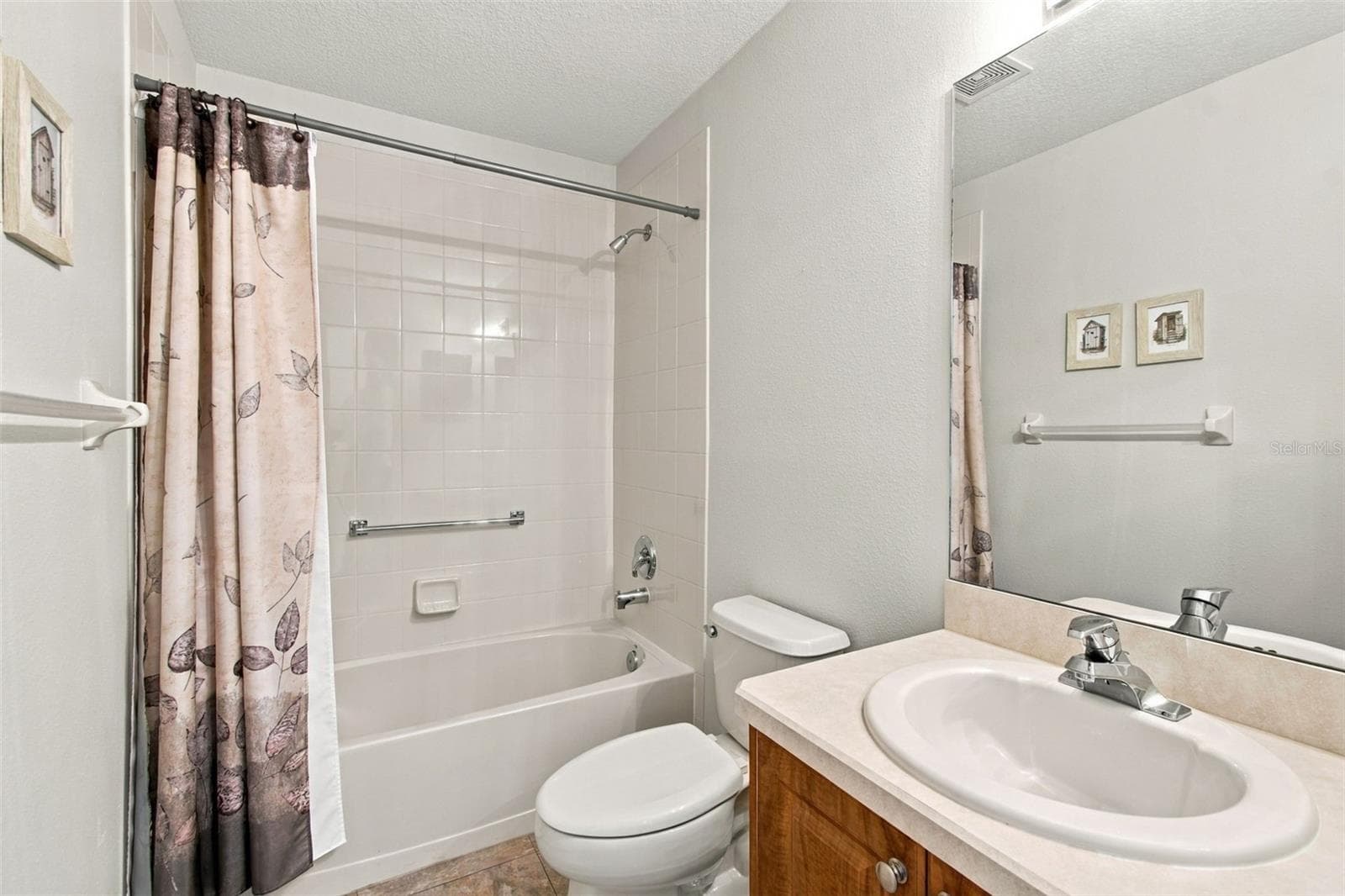 Guest Bath - 11115 SUN TREE RD, HUDSON