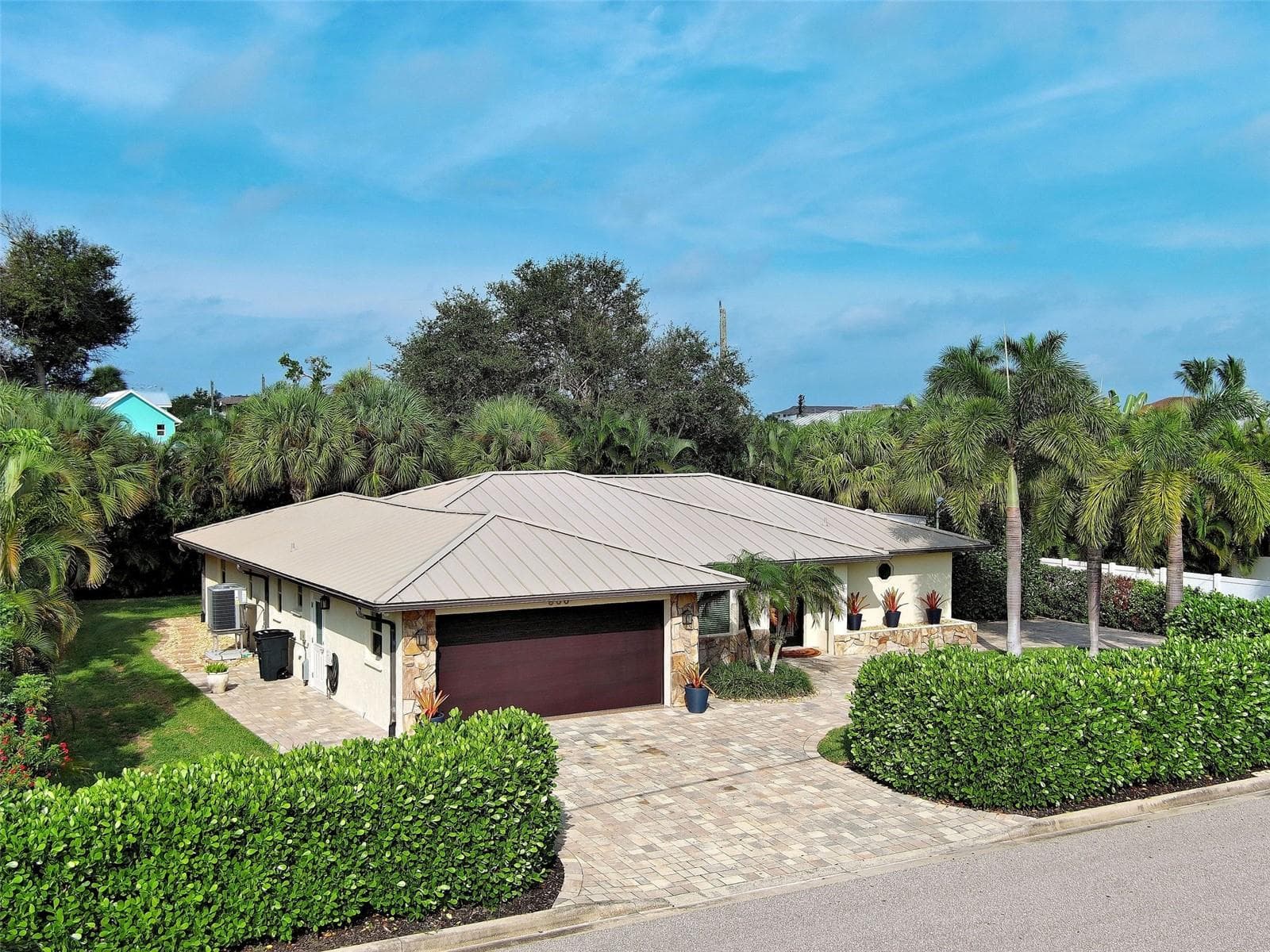 Single Family Residence at 800 OSPREY ST, VENICE, photo 3 of 57