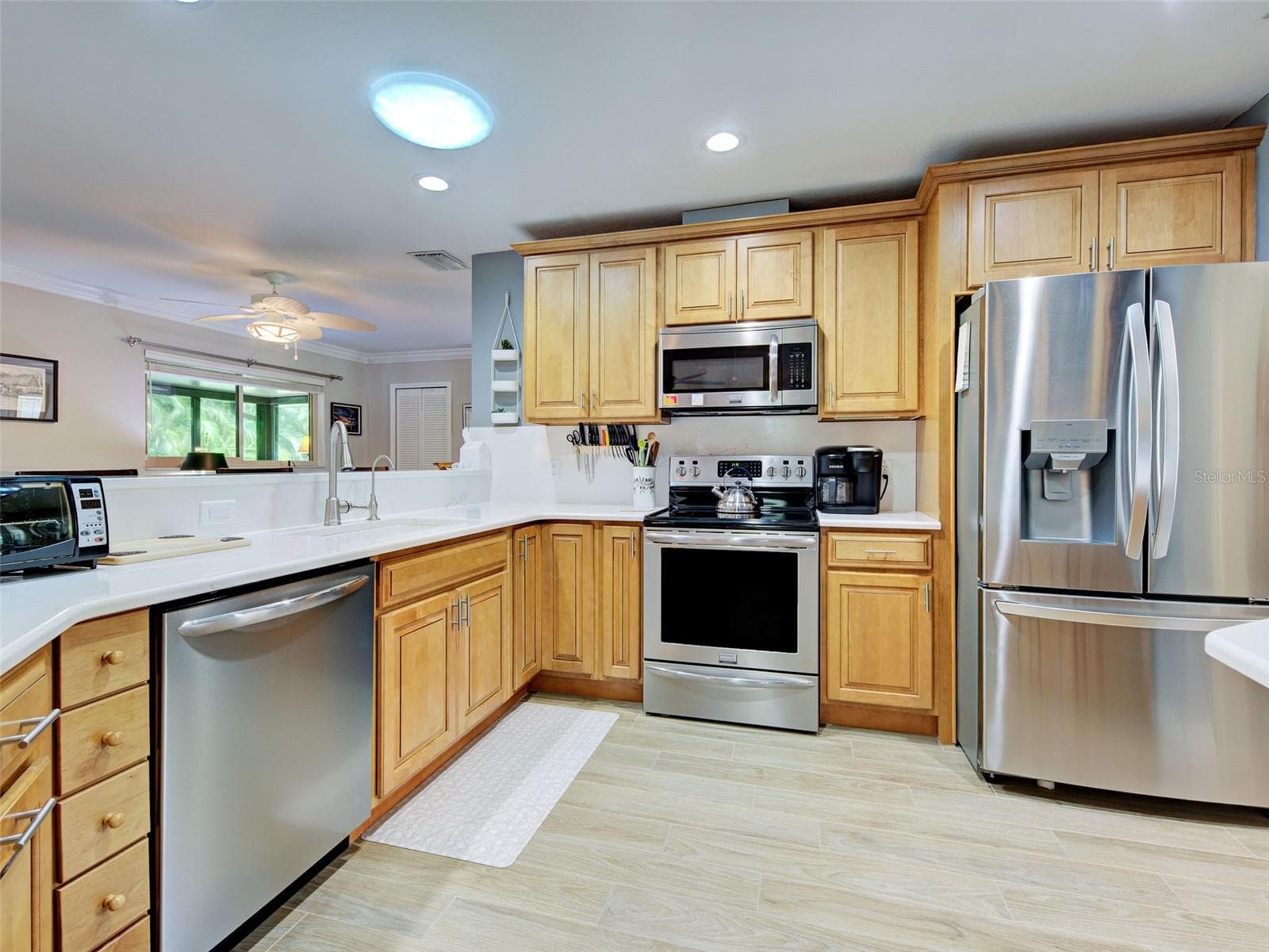 Single Family Residence at 800 OSPREY ST, VENICE, photo 7 of 57