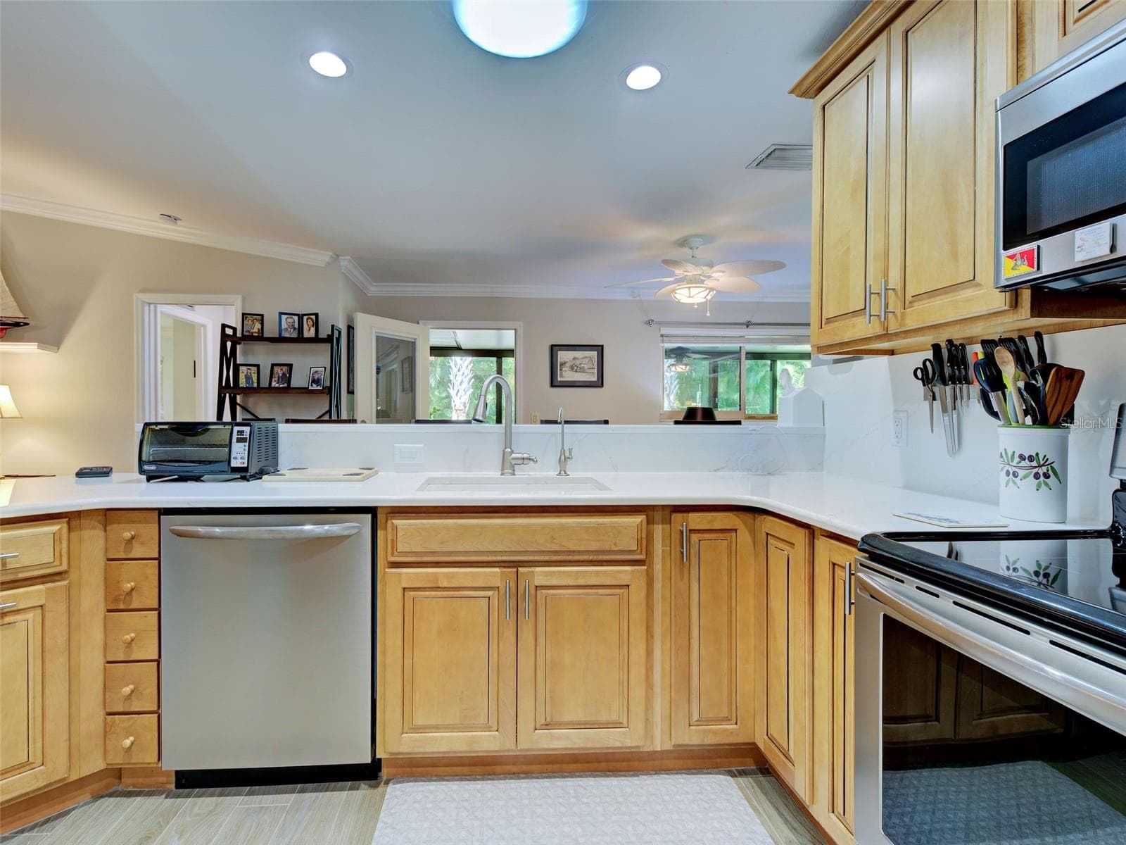 Single Family Residence at 800 OSPREY ST, VENICE, photo 9 of 57